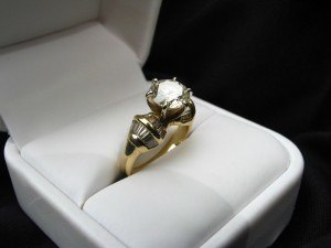 B and B Loan and Gold: the best meeting place for pawn and jewelry that give new opportunity!