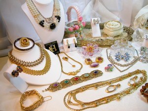 Estate Jewelry is jewelry that was pre-owned by someone else, and doesn't have receipt or record of authenticity